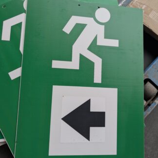 Schild A1; Fluchtweg; geradeaus, ; Hochformat