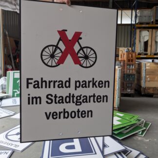 Schild A1; Stadtgarten; letzte Möglichkeit Bike parken, ; Querformat